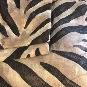 King sized Comforter and 2 pillow shams